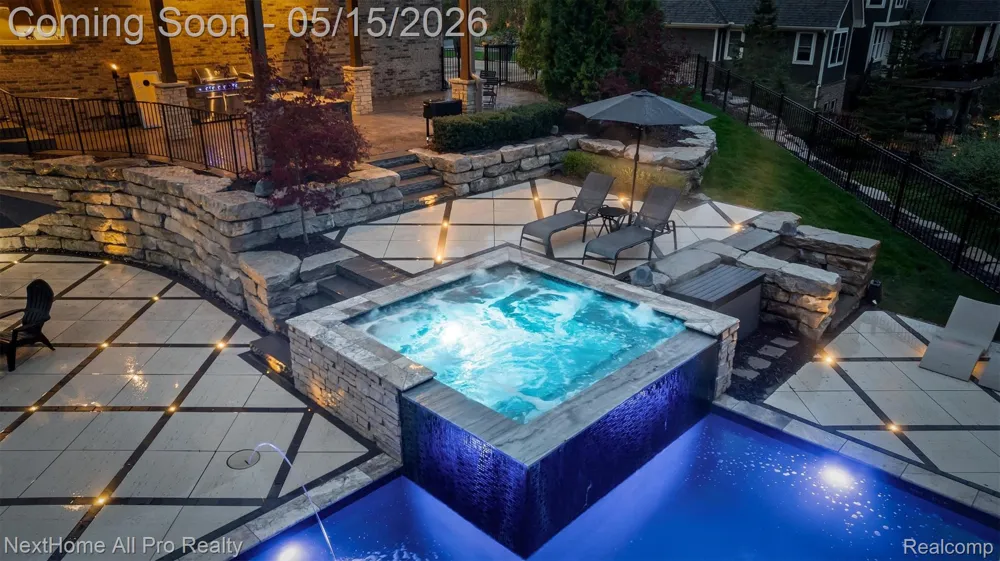 12385 Boulder Pass Drive Brighton Township, MI 48380