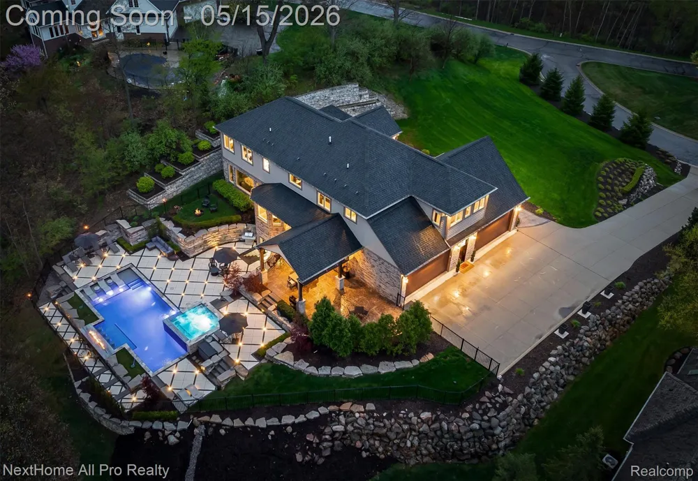 12385 Boulder Pass Drive Brighton Township, MI 48380