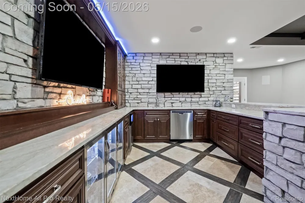 12385 Boulder Pass Drive Brighton Township, MI 48380