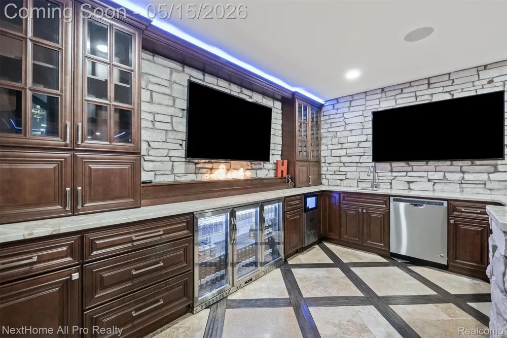12385 Boulder Pass Drive Brighton Township, MI 48380