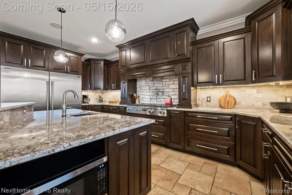 12385 Boulder Pass Drive Brighton Township, MI 48380