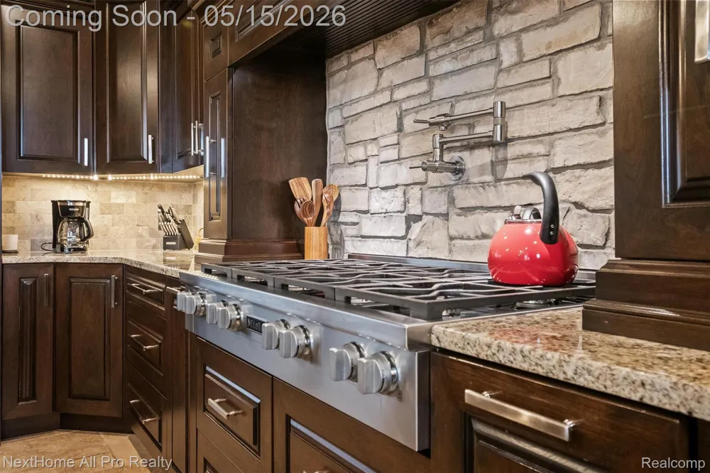 12385 Boulder Pass Drive Brighton Township, MI 48380
