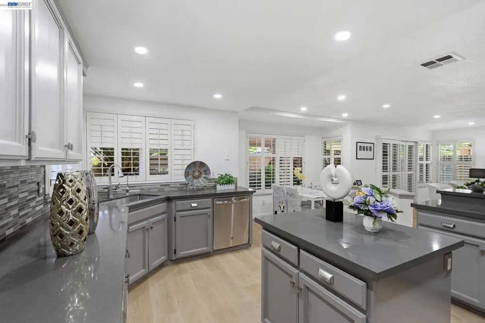 1137 Hidden Meadow Pl Manteca, CA 95337