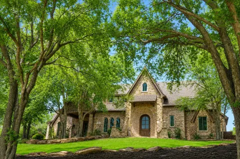 1985 Woodland Drive