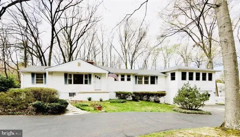 4046 ELIZABETH LANE