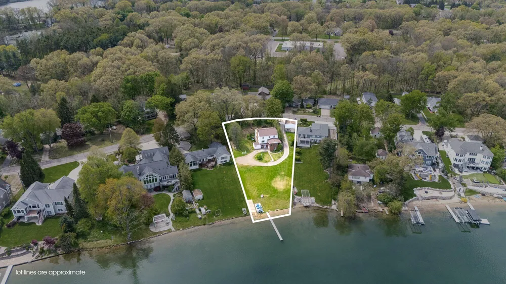 434 Crooked Lake Drive W Kalamazoo, MI 49009