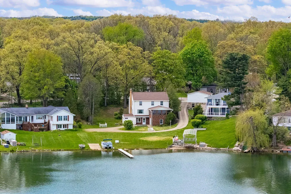 434 Crooked Lake Drive W Kalamazoo, MI 49009