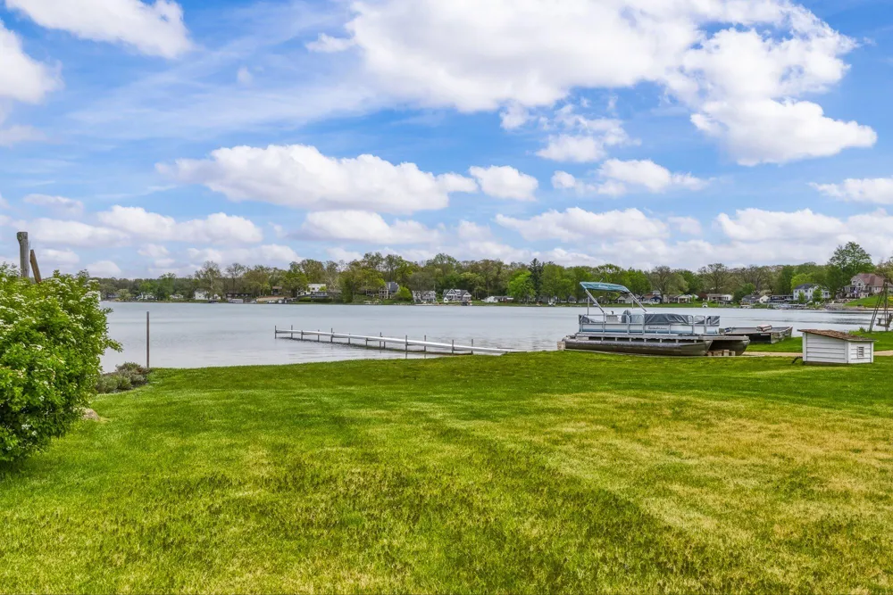 434 Crooked Lake Drive W Kalamazoo, MI 49009