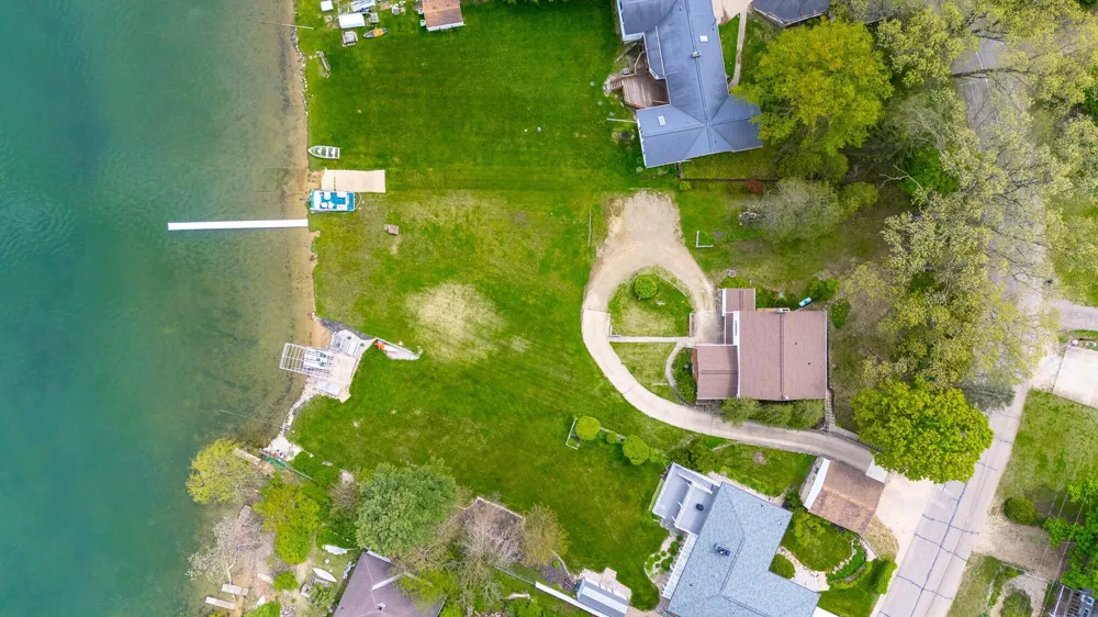 434 Crooked Lake Drive W Kalamazoo, MI 49009