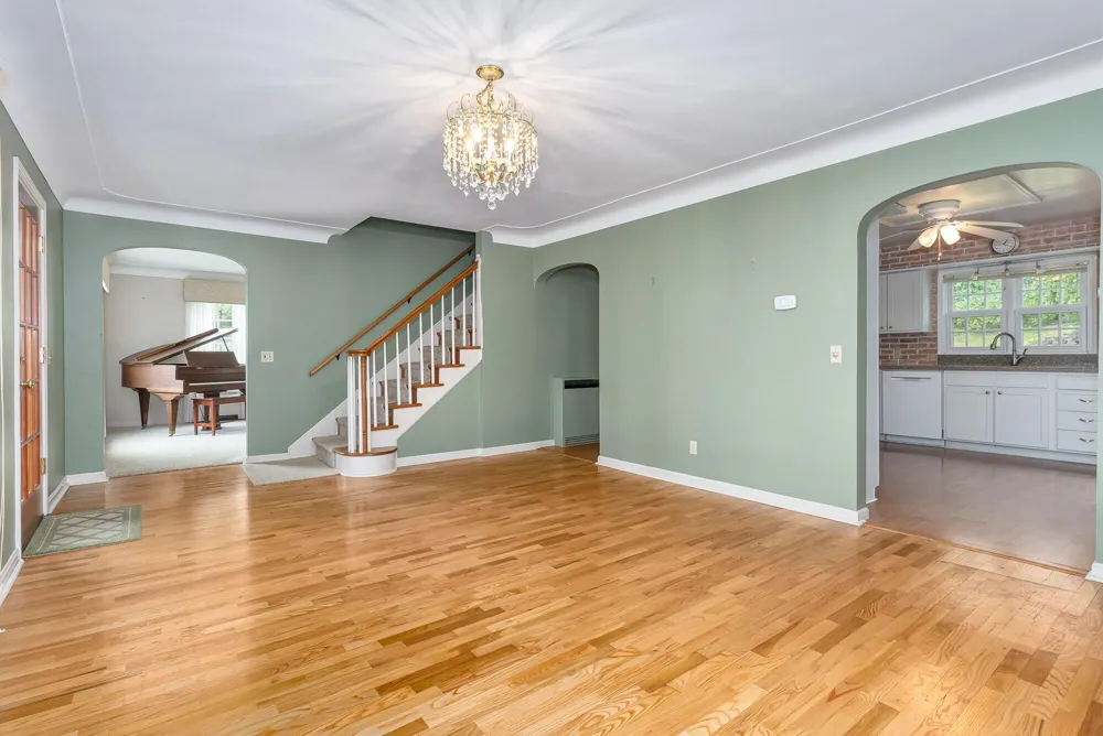 434 Crooked Lake Drive W Kalamazoo, MI 49009