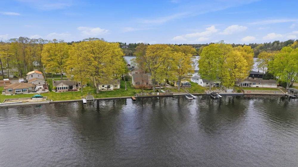 5550 Cozy Point Drive Newaygo, MI 49337