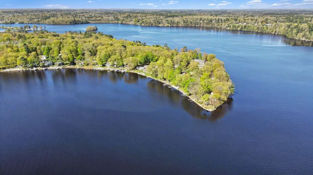 5550 Cozy Point Drive Newaygo, MI 49337
