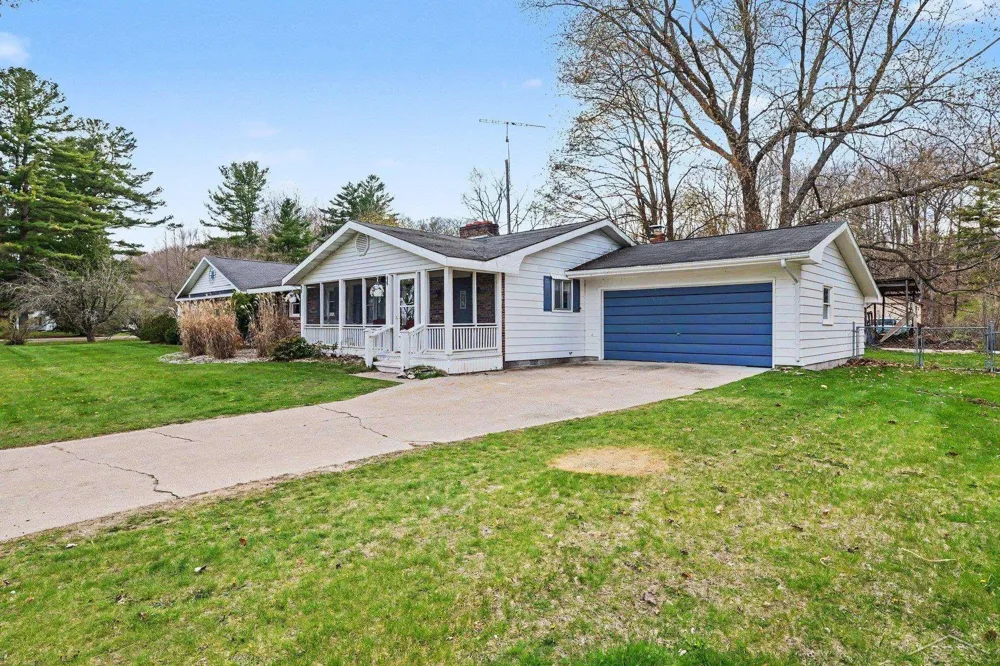 1596 Douglas Drive Alabaster Township, MI 48763