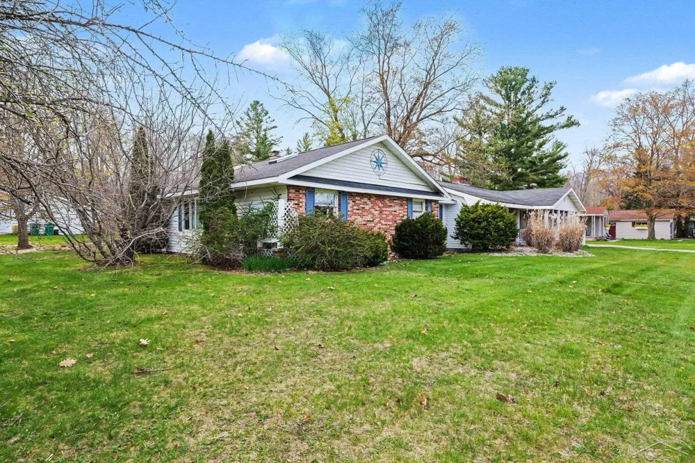 1596 Douglas Drive Alabaster Township, MI 48763