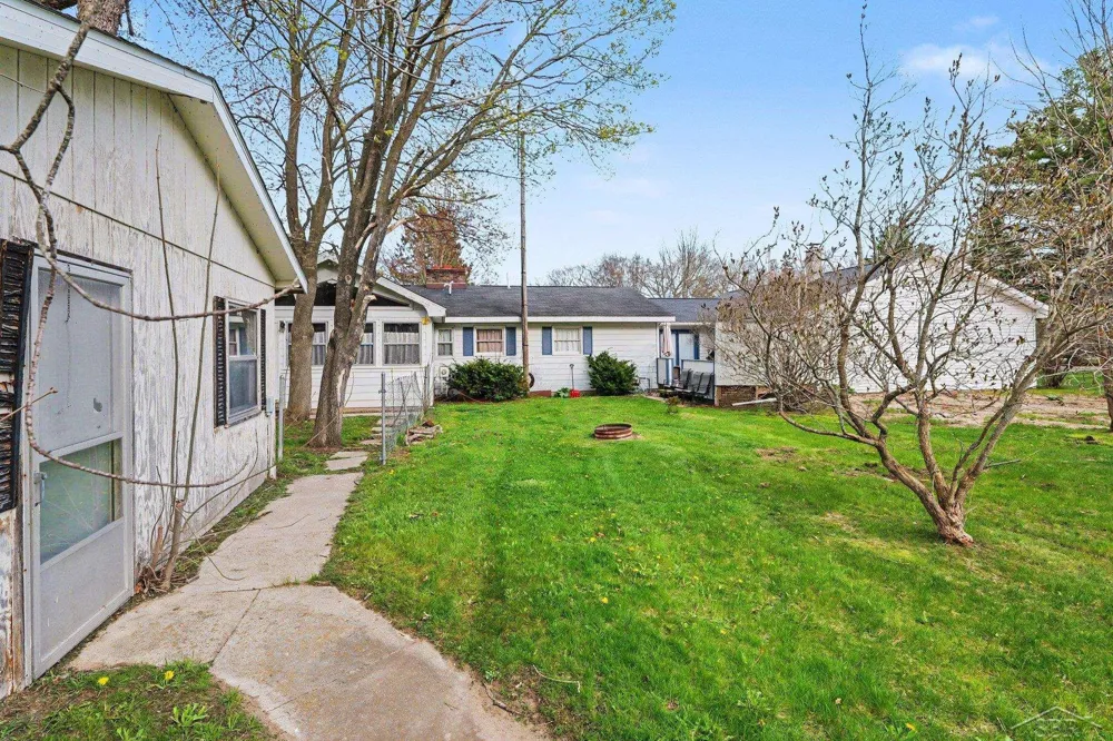 1596 Douglas Drive Alabaster Township, MI 48763