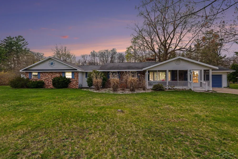1596 Douglas Drive Alabaster Township, MI 48763