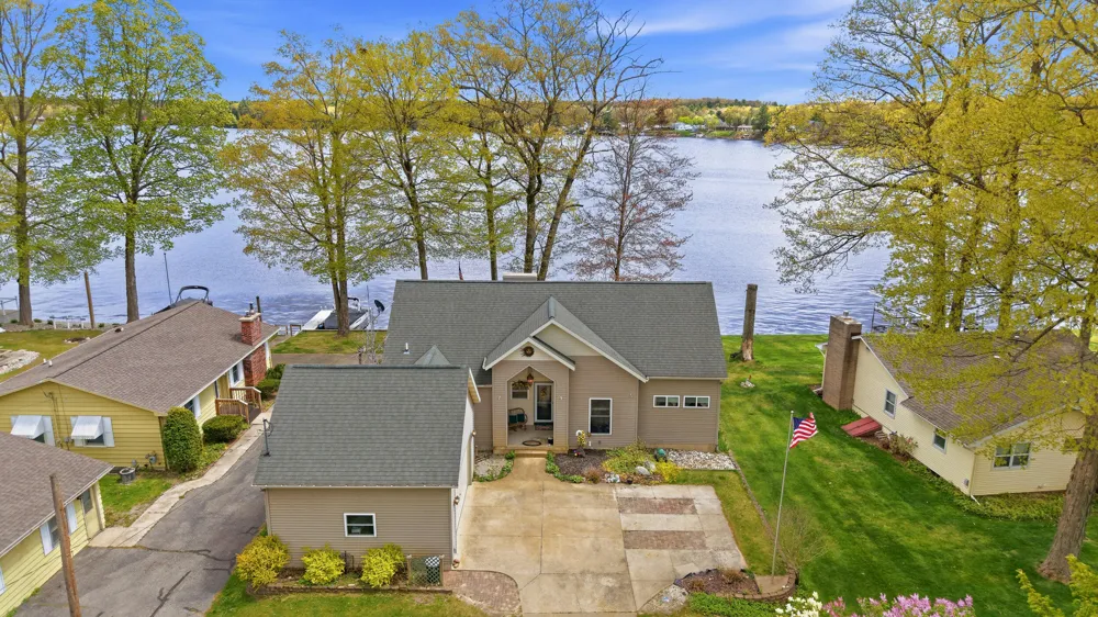 5550 Cozy Point Drive Croton Township, MI 49337