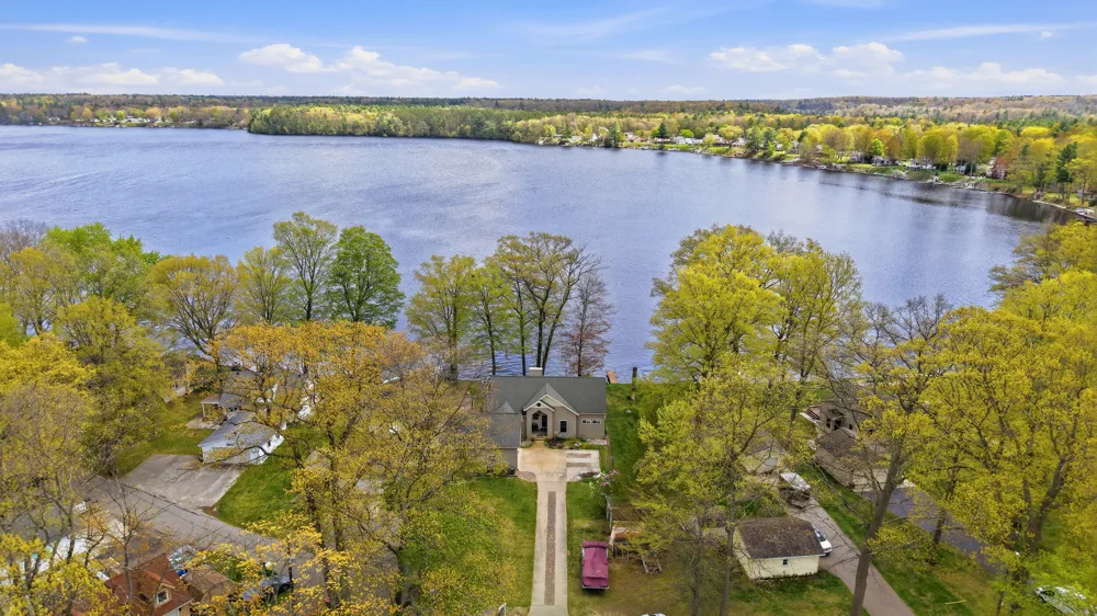5550 Cozy Point Drive Croton Township, MI 49337
