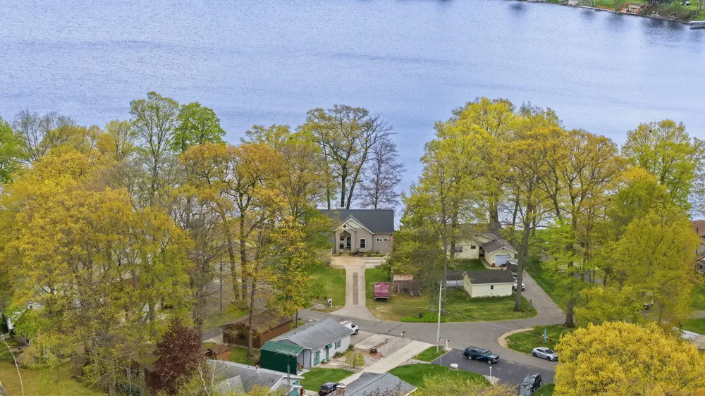 5550 Cozy Point Drive Croton Township, MI 49337