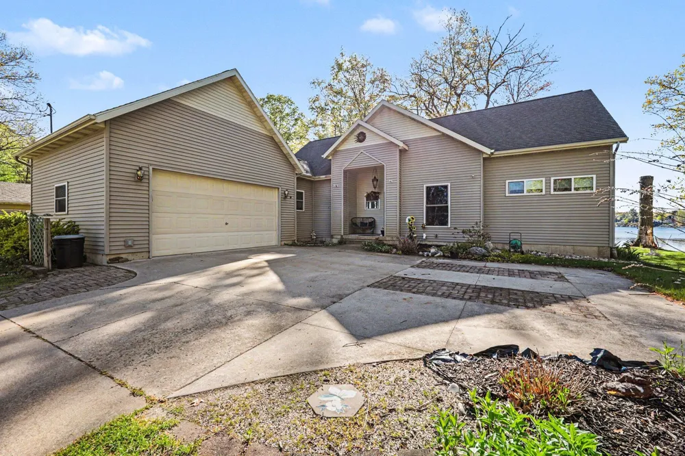 5550 Cozy Point Drive Croton Township, MI 49337