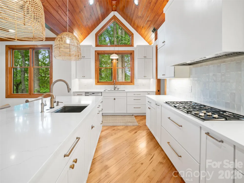 71 Chestnut Hill Road Spruce Pine, NC 28777