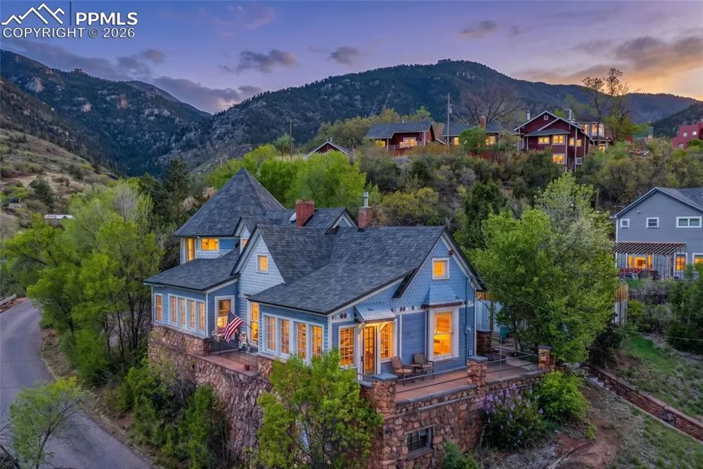 106 Waltham Avenue Manitou Springs, CO 80829