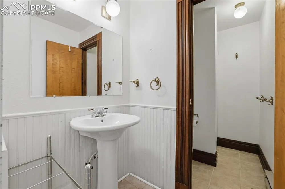 106 Waltham Avenue Manitou Springs, CO 80829