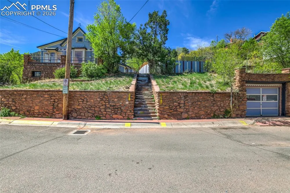 106 Waltham Avenue Manitou Springs, CO 80829