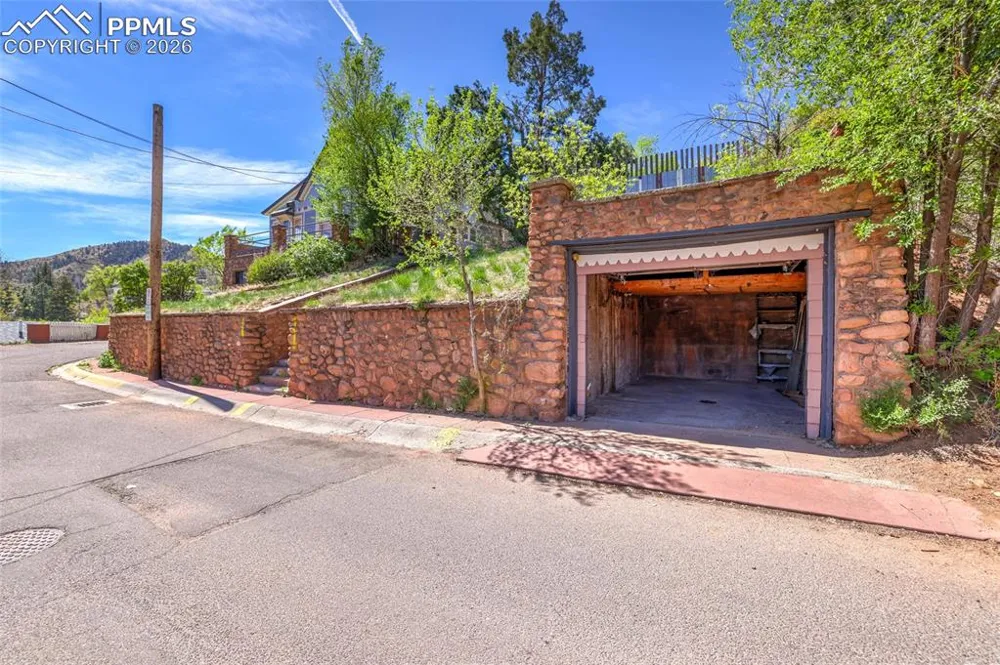 106 Waltham Avenue Manitou Springs, CO 80829