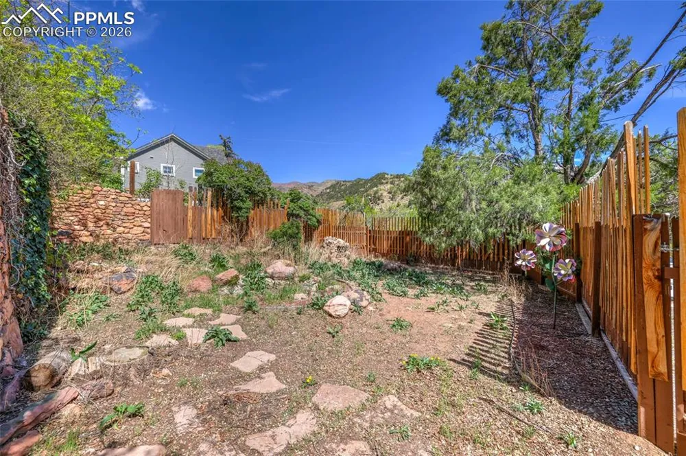 106 Waltham Avenue Manitou Springs, CO 80829