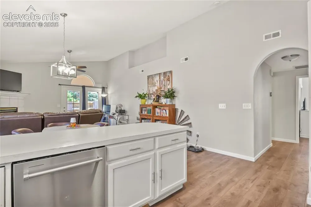 932 Pinecrest Drive Pueblo, CO 81005
