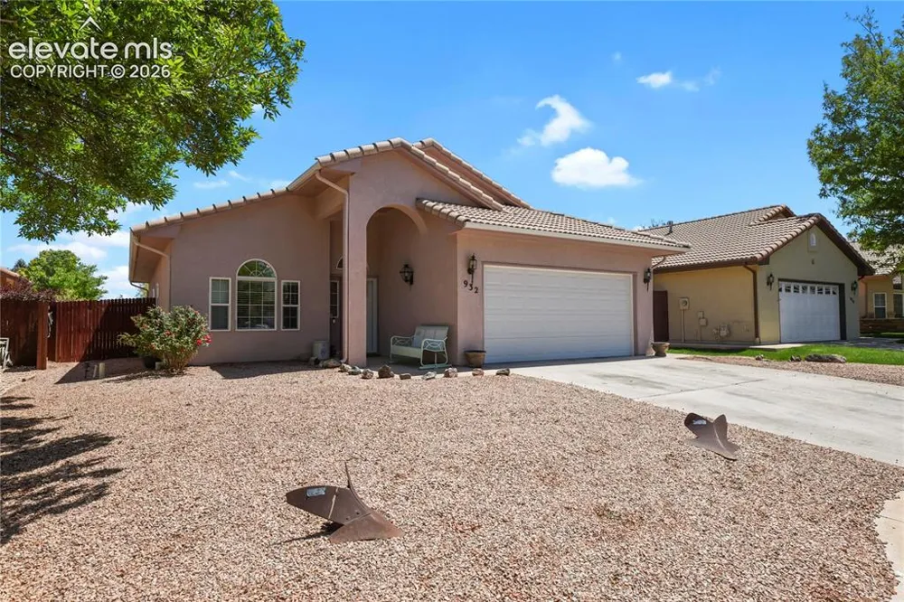 932 Pinecrest Drive Pueblo, CO 81005