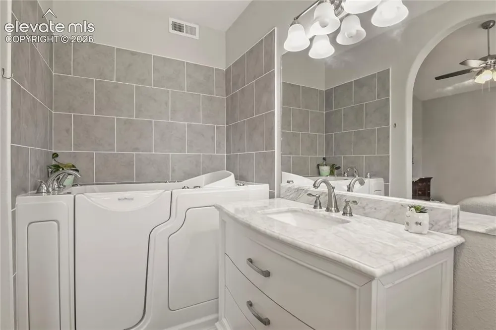932 Pinecrest Drive Pueblo, CO 81005