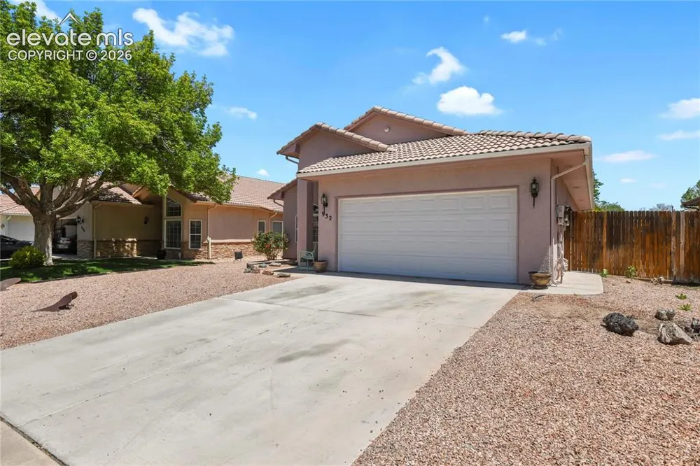 932 Pinecrest Drive Pueblo, CO 81005