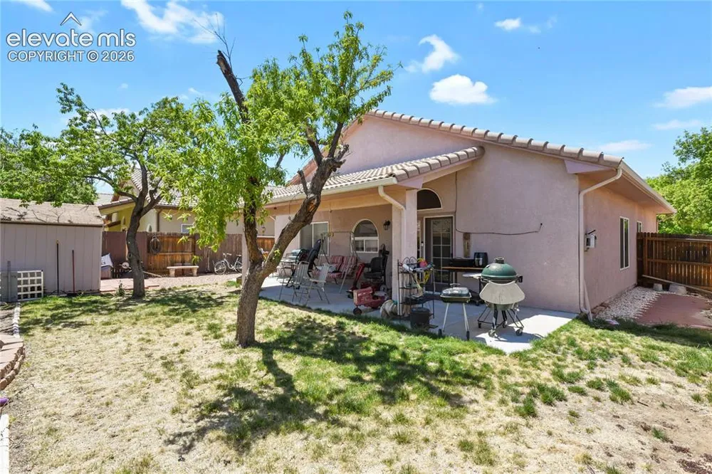 932 Pinecrest Drive Pueblo, CO 81005