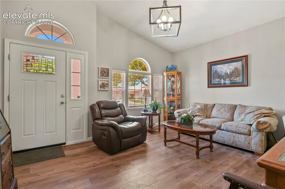 932 Pinecrest Drive Pueblo, CO 81005