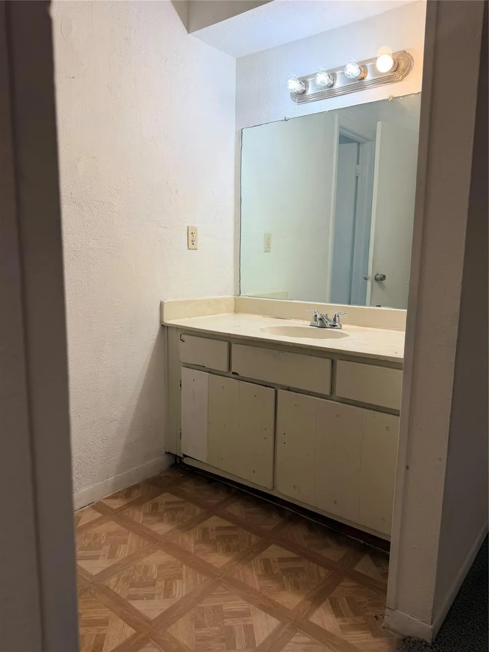 5602 Easthampton Drive #B Houston, TX 77039