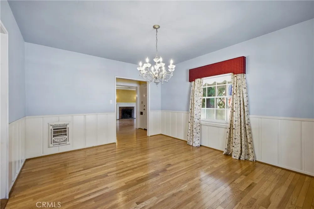 541 E Woodbury Altadena, CA 91001