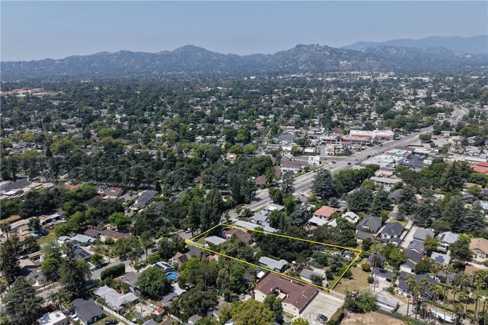 541 E Woodbury Altadena, CA 91001