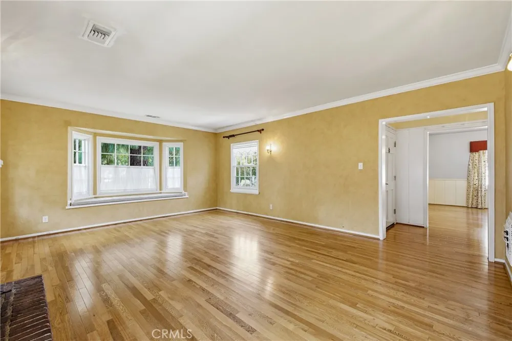 541 E Woodbury Altadena, CA 91001