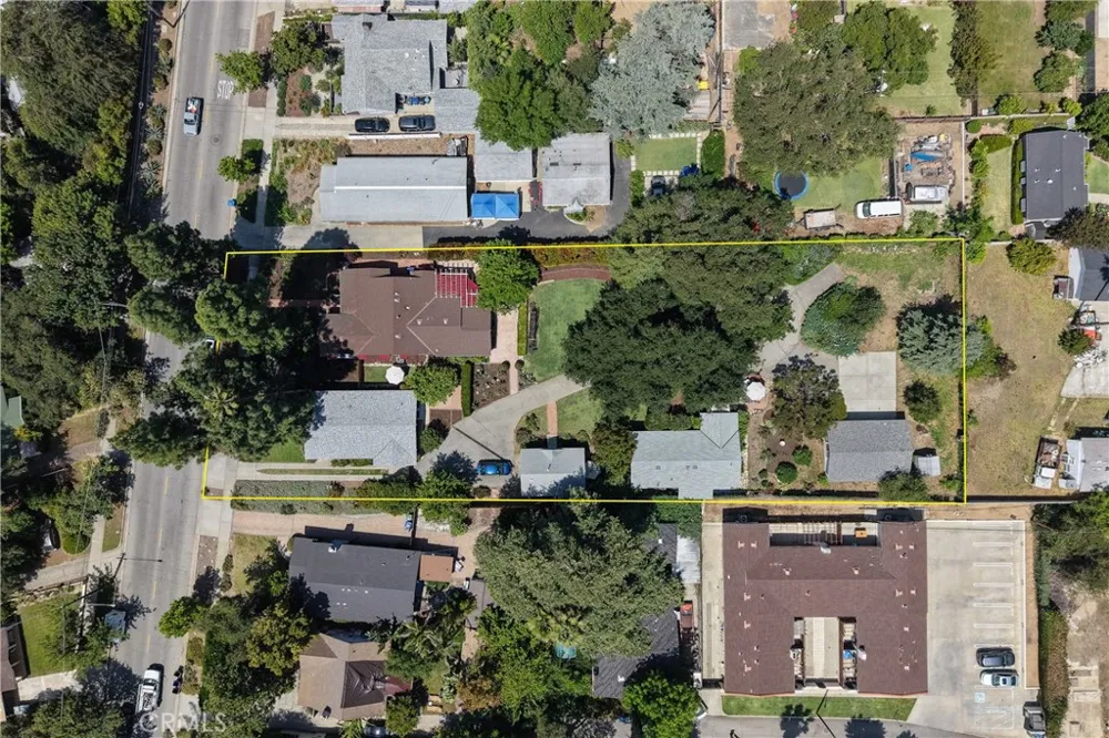 541 E Woodbury Altadena, CA 91001
