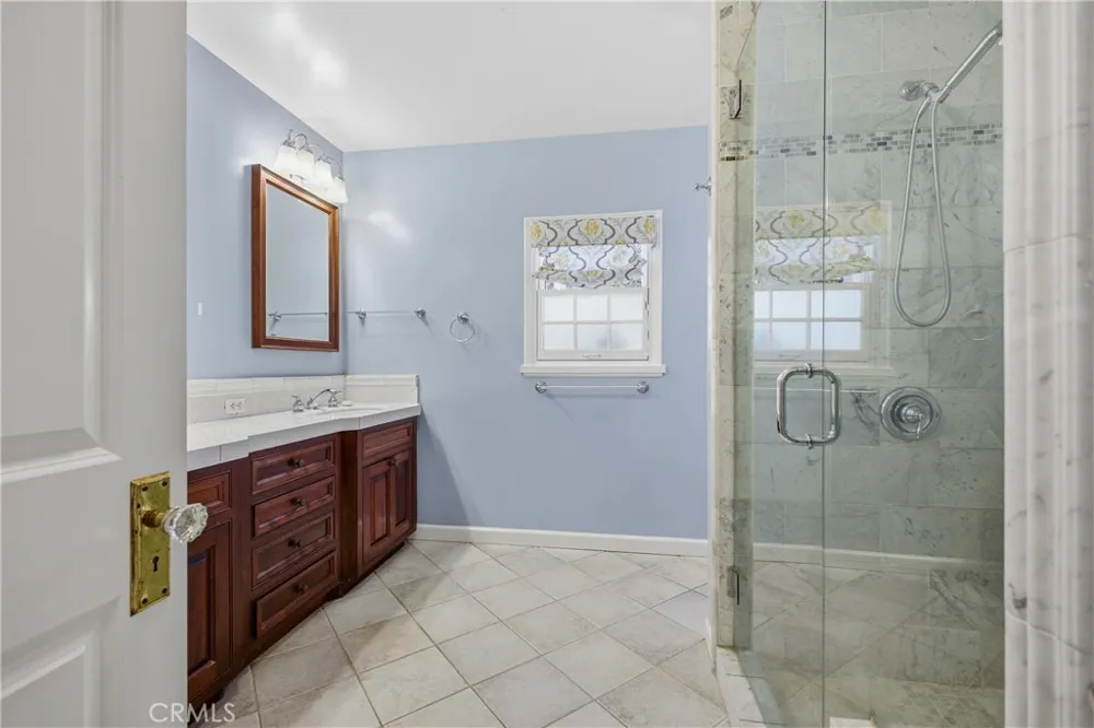 541 E Woodbury Altadena, CA 91001