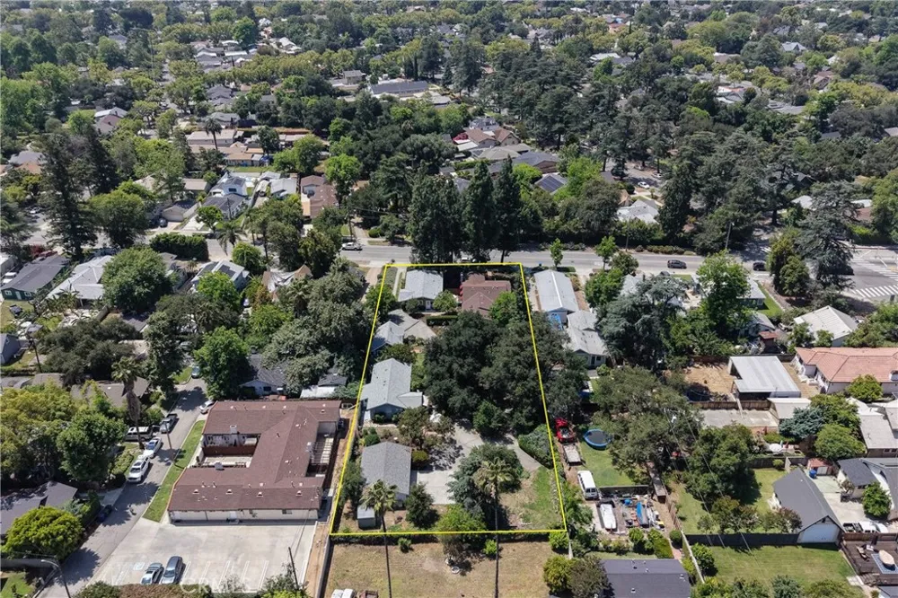 541 E Woodbury Altadena, CA 91001