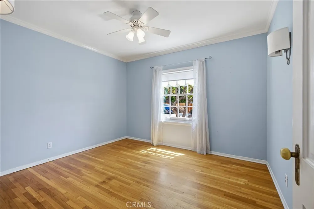 541 E Woodbury Altadena, CA 91001