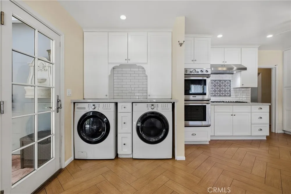 541 E Woodbury Altadena, CA 91001