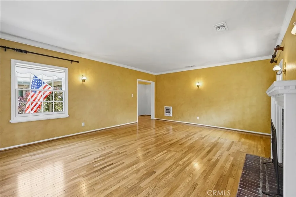 541 E Woodbury Altadena, CA 91001