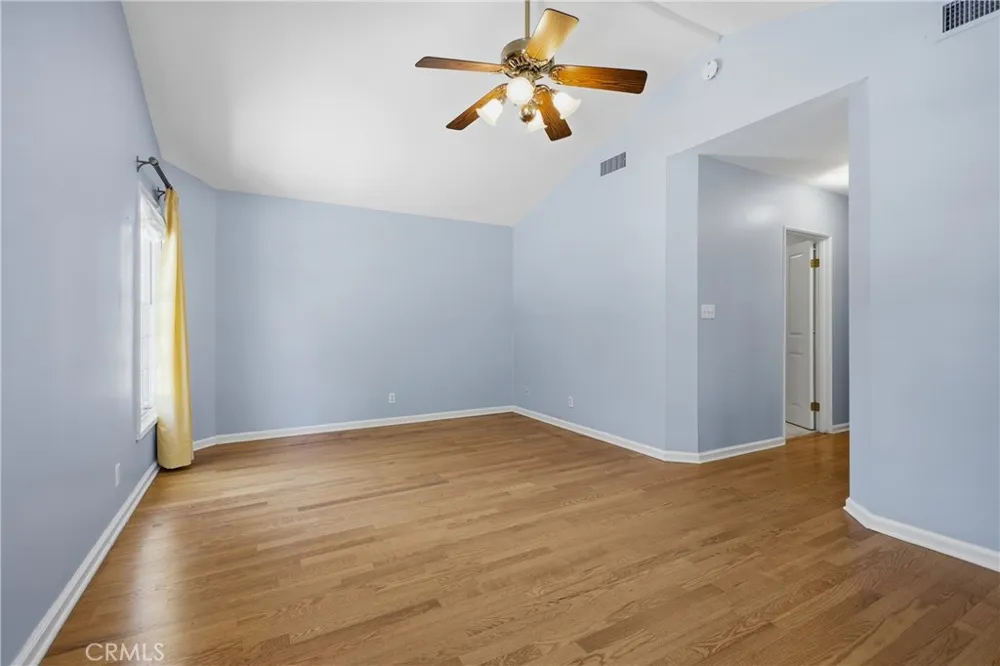 541 E Woodbury Altadena, CA 91001