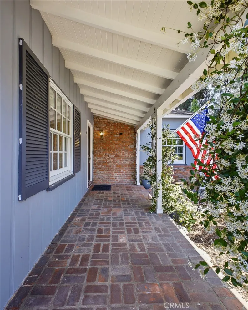 541 E Woodbury Altadena, CA 91001