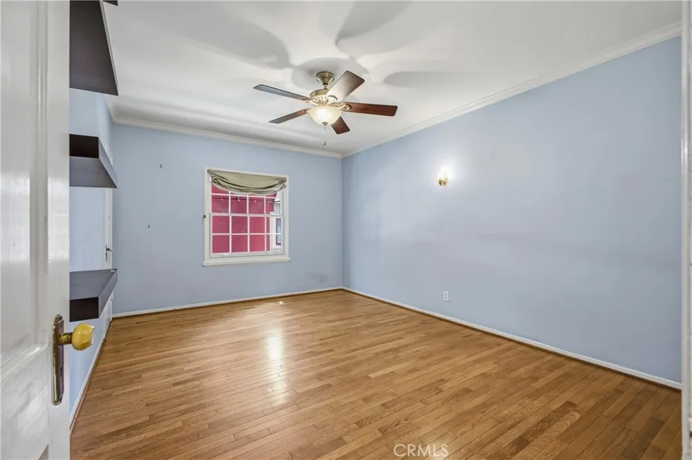 541 E Woodbury Altadena, CA 91001