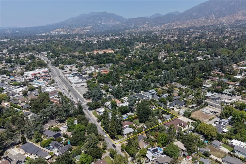 541 E Woodbury Altadena, CA 91001
